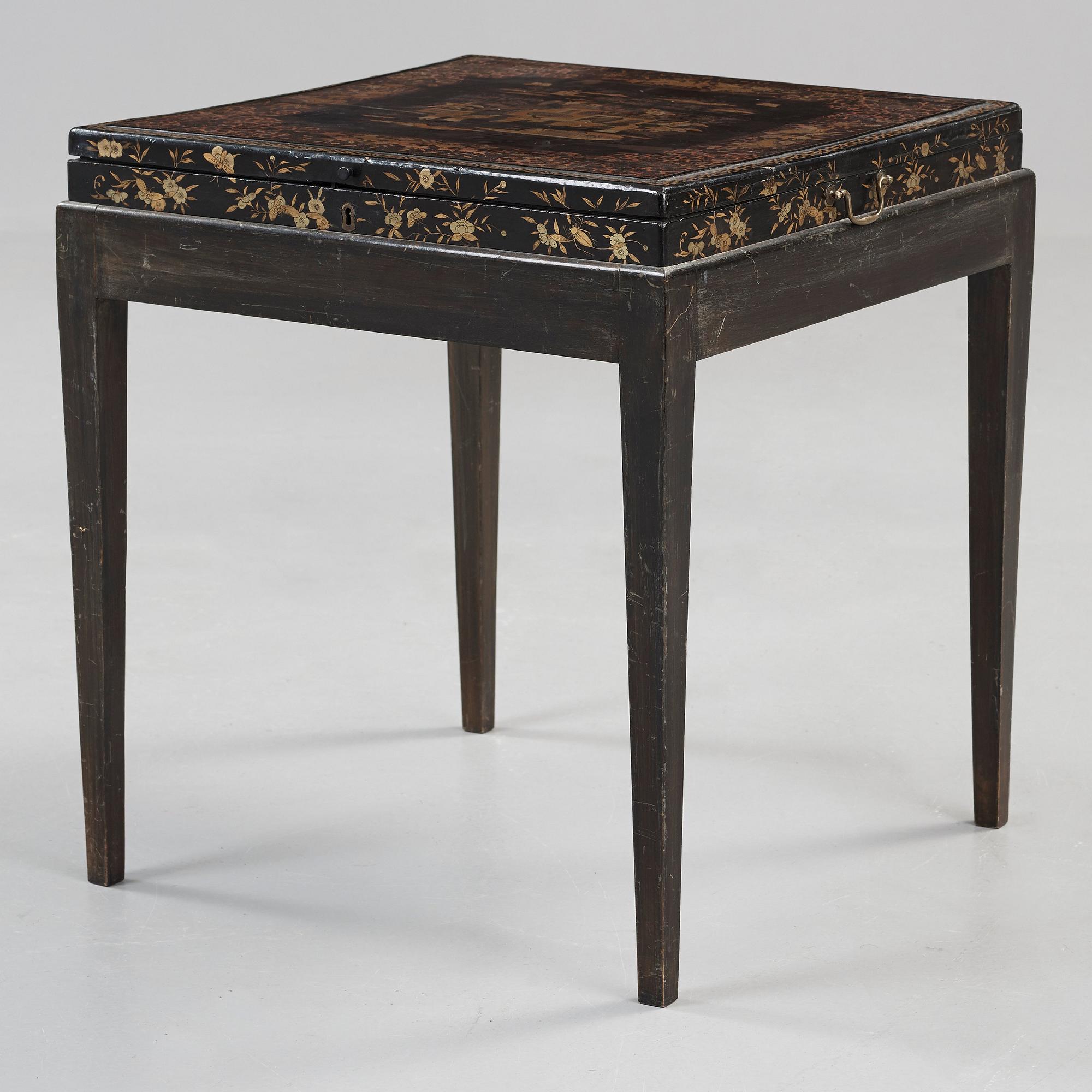 A lacquered table/box with liner, Qing dynasty, 19th Century.