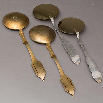 SERVERINGSBESTICK, 2 par, P Hertz Köpenhamn 1902 samt B Erlandsson Kristianstad 1904, silver, vikt ca 352 g.