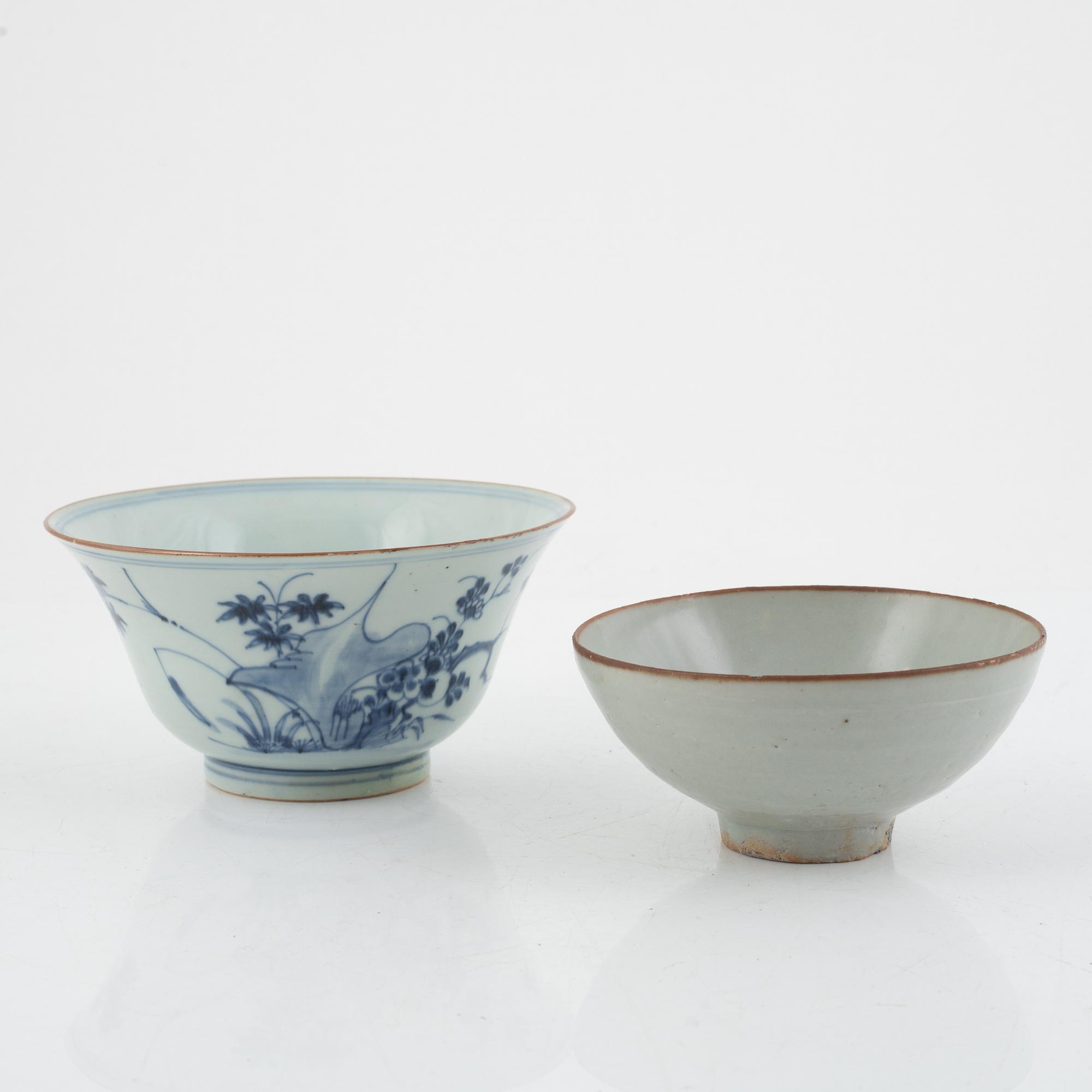 Two porcelain bowls, China, Vung Tau cargo and Kangxi, end of the 17th century.