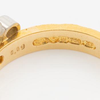 Björn Weckström, Ring, 18K guld med runda briljantslipade diamanter, Finland 1975. För Lapponia.