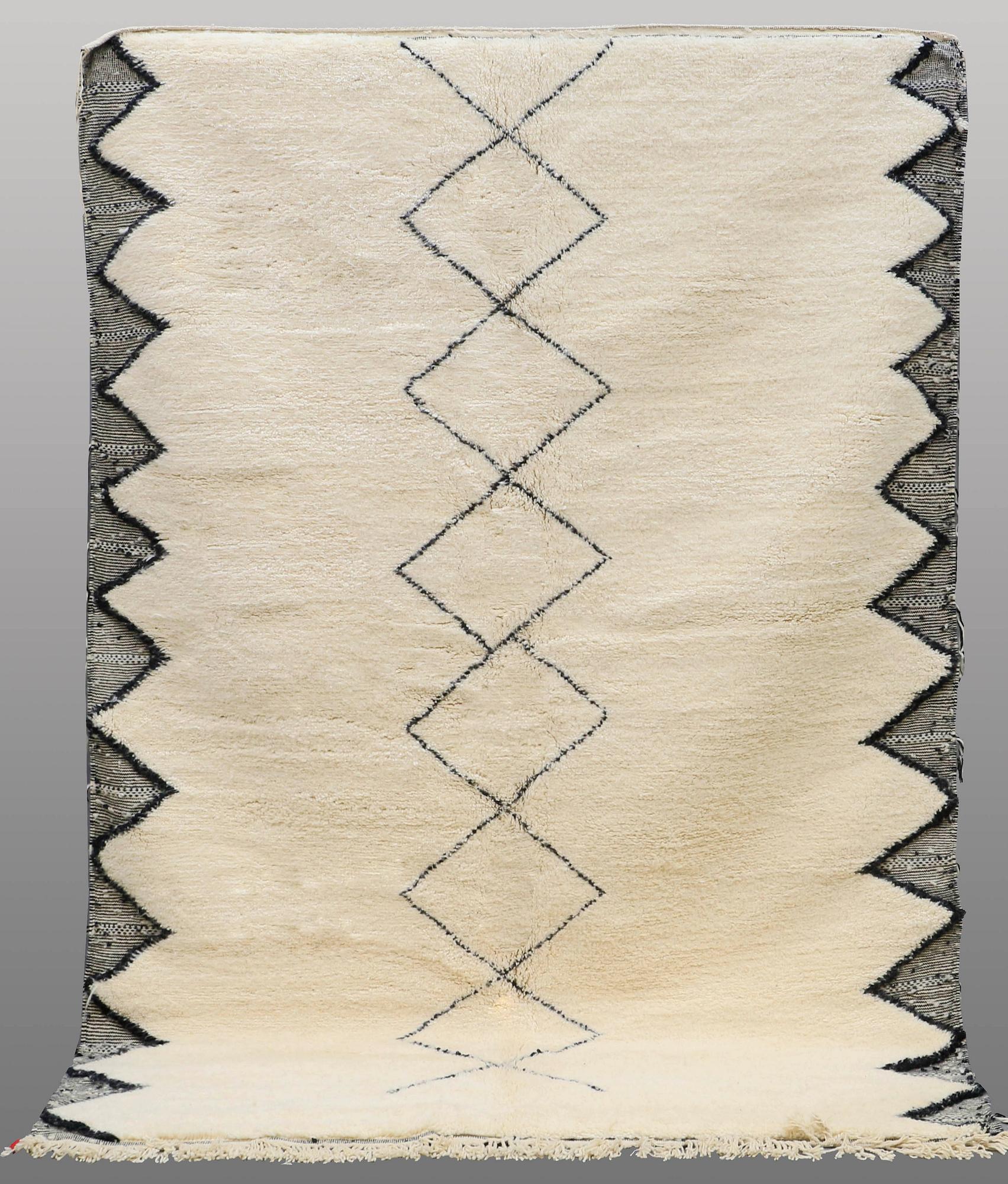 MATTA, Marocko, ca 310 x 211 cm.