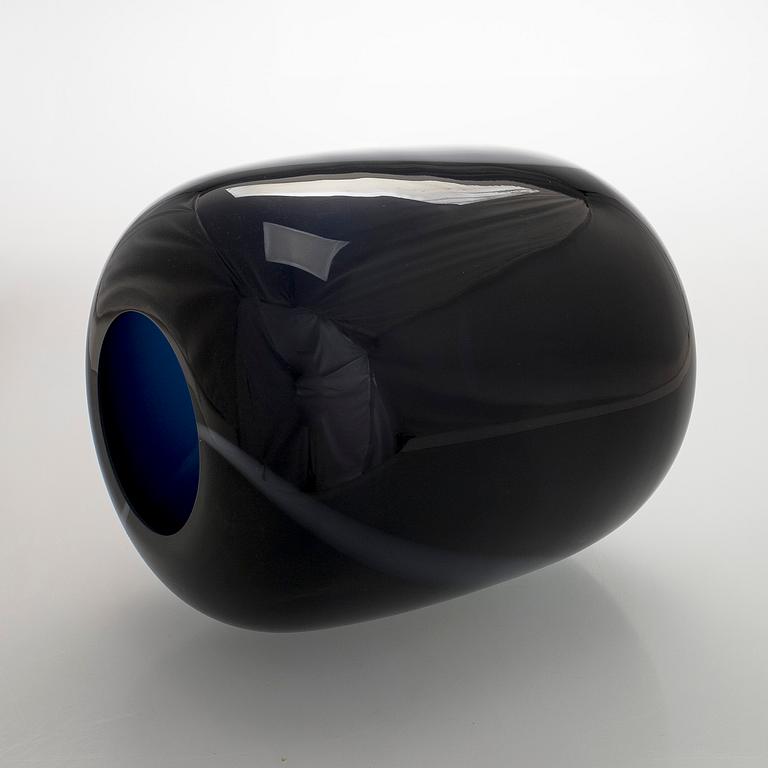 Timo Sarpaneva, an art object 'Blues' signed Timo Sarpaneva 68 / 1985.