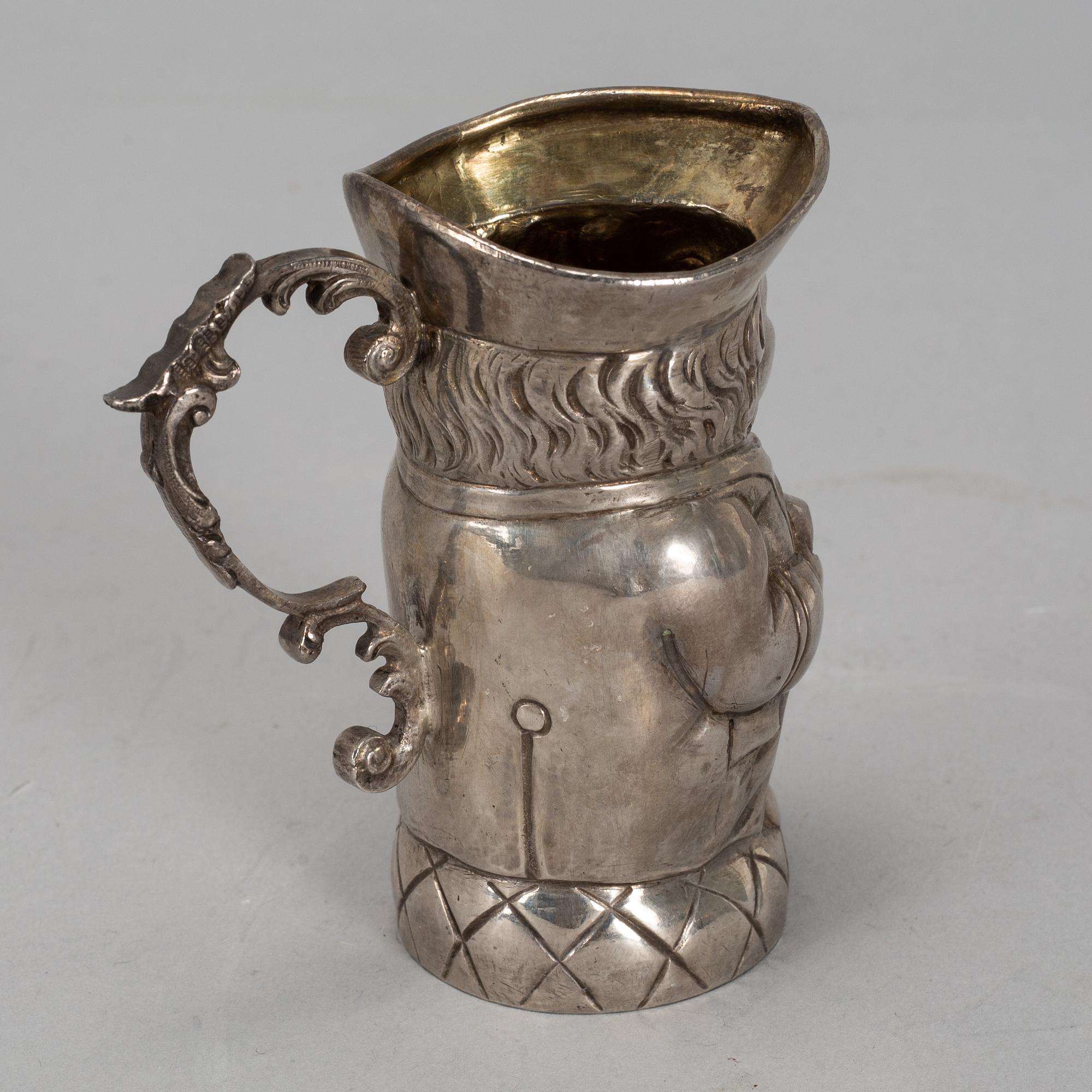 A small silver jug, late 19th-early 20th century.
