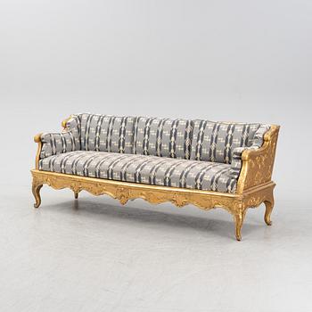 Trågsoffa, rokokostil, 1800-tal, delvis med äldre delar.