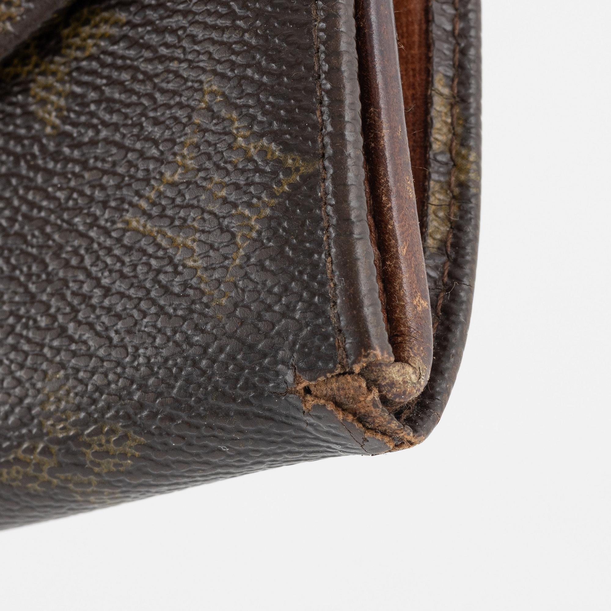 Louis Vuitton, väska, "Cartouchière", samt plånbok, 1970-tal.