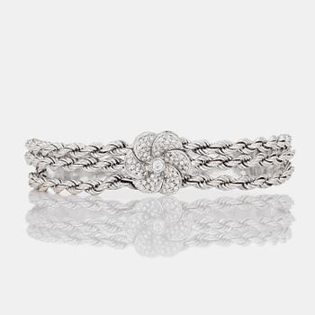 1193. A brilliant-cut diamond flower bracelet.