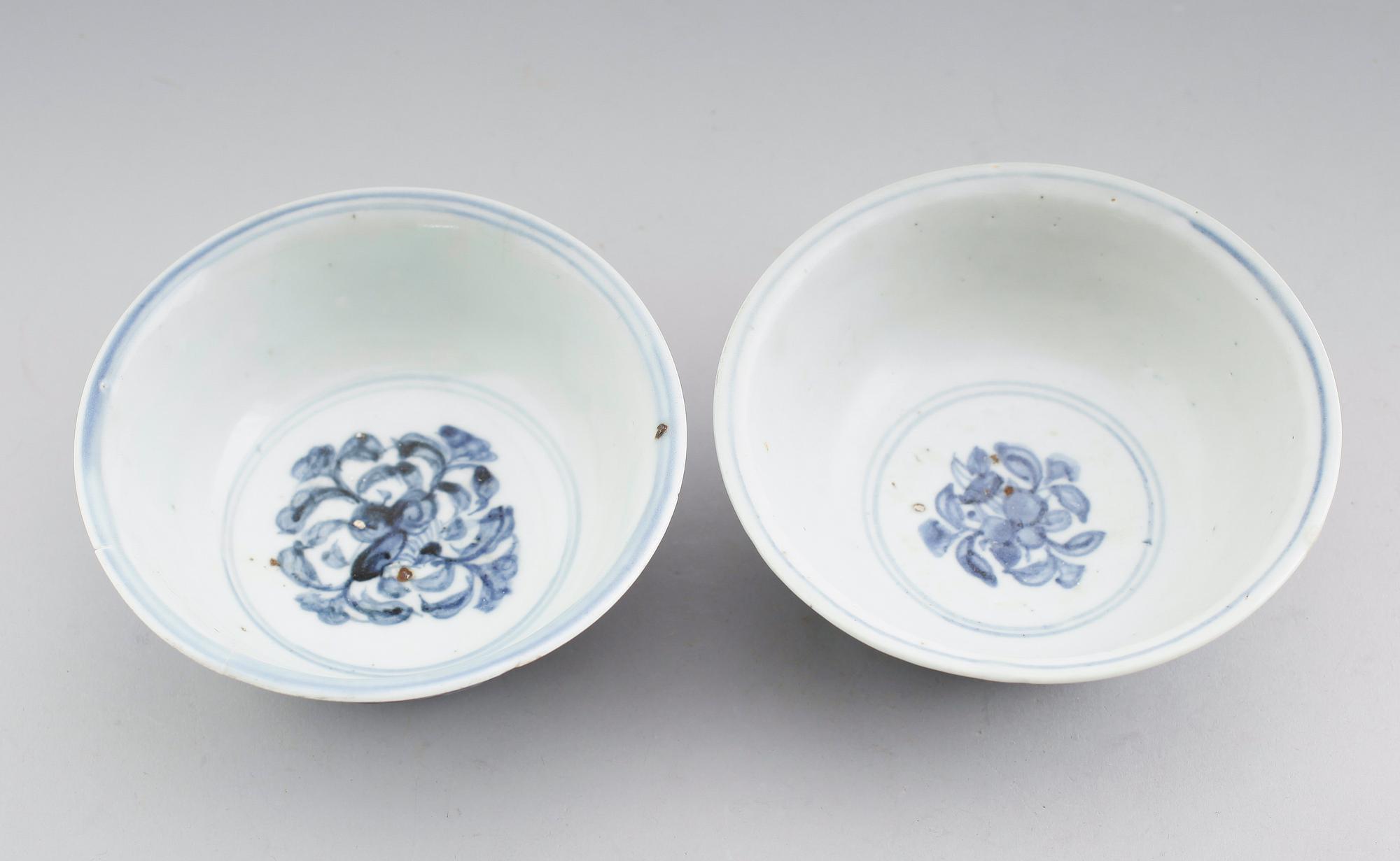 SKÅLAR, 2 st, porslin, Kina, Ming sent 1400-tal.