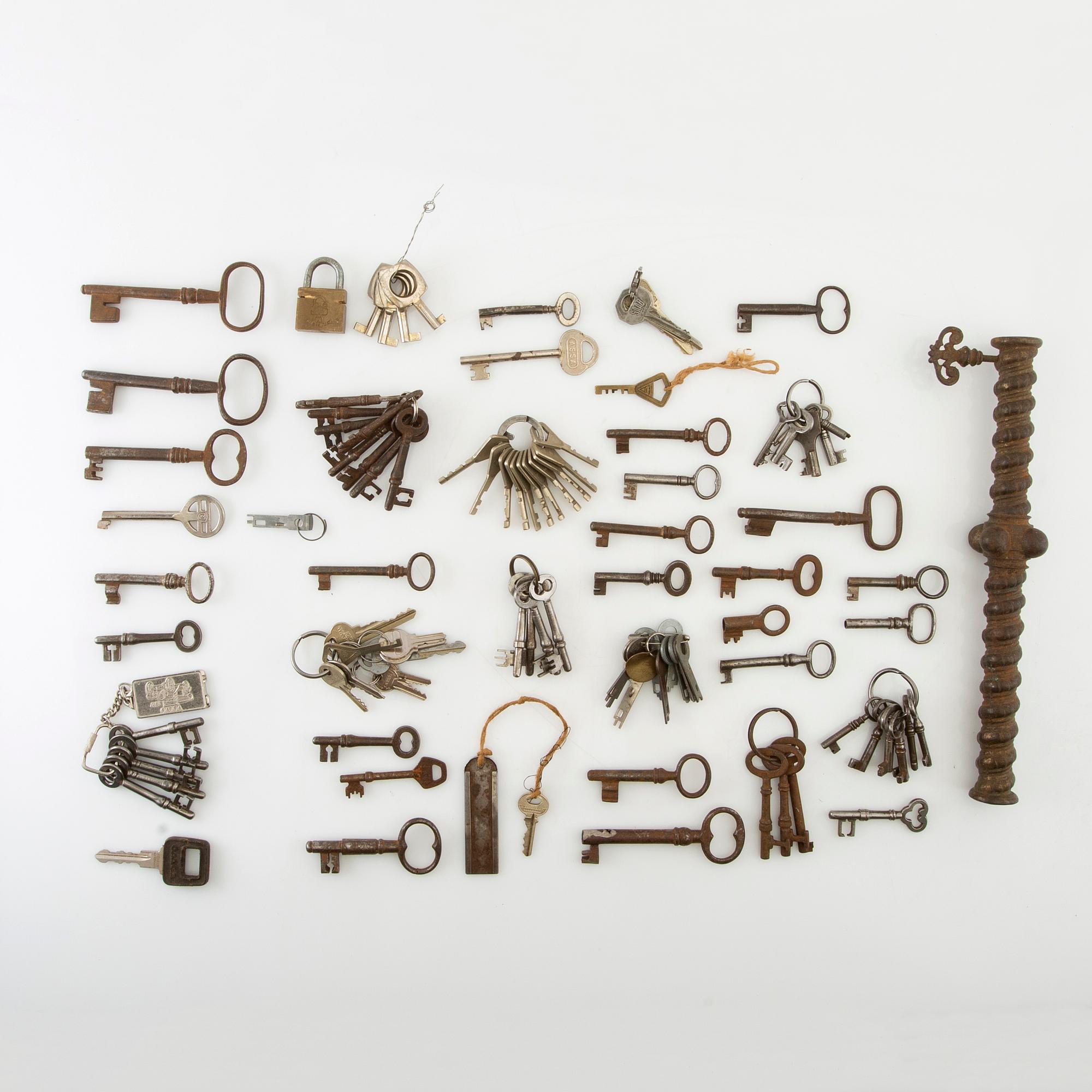 Fittings, handles, hinges, keys, etc. 19th/20th century.