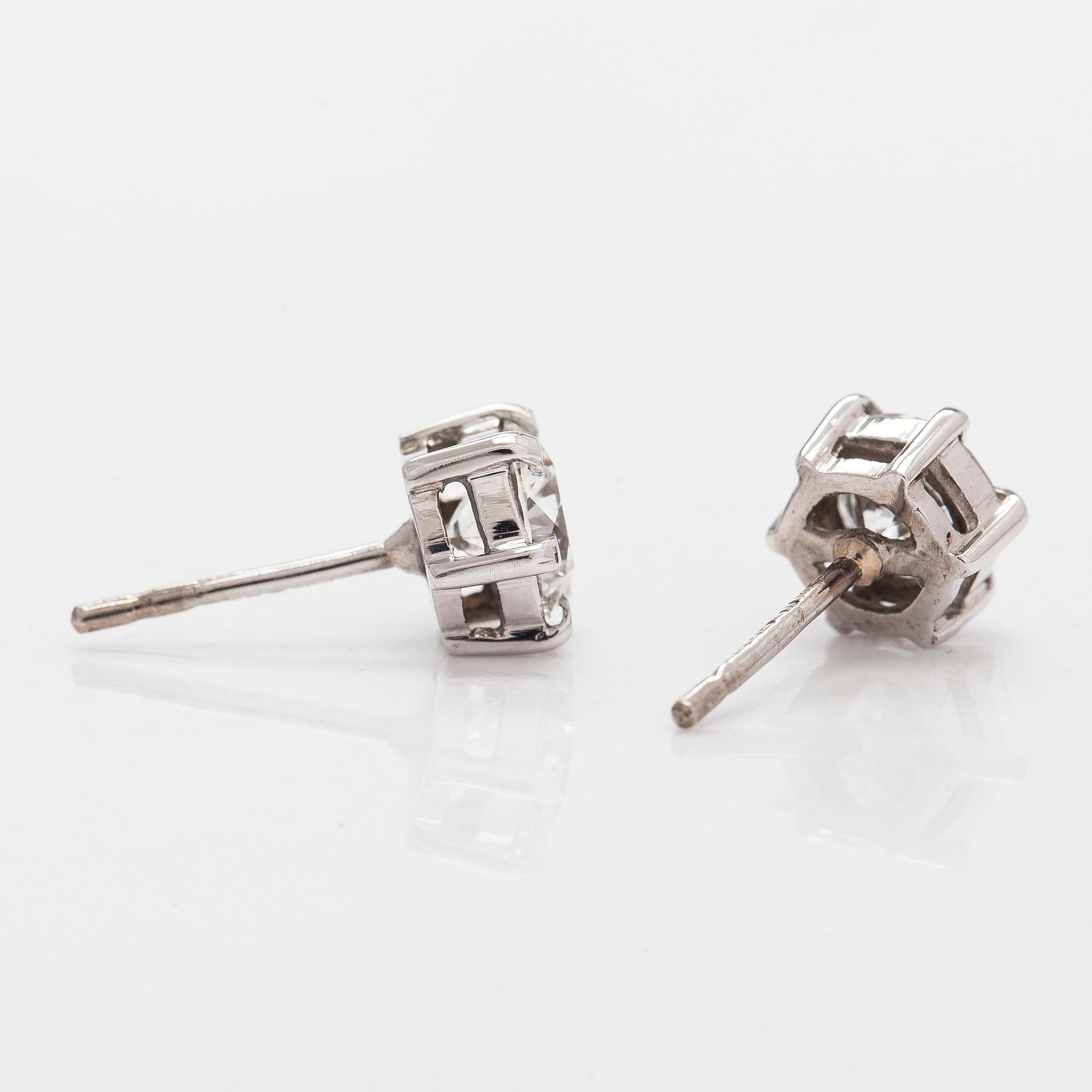 Örhängen, 14K vitguld med briljantslipade diamanter. Medföljande HRD sertifikat.