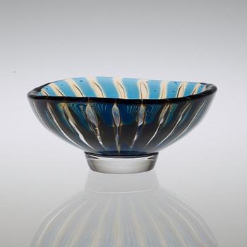 Edvin Öhrström, An Edvin Öhrström 'Ariel' glass bowl, Orrefors 1952.