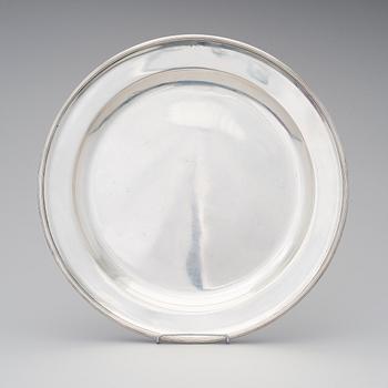 A SILVER TRAY, St. Petersburg, probably Herman Hermansson 1794-1823, weight 1637 g.