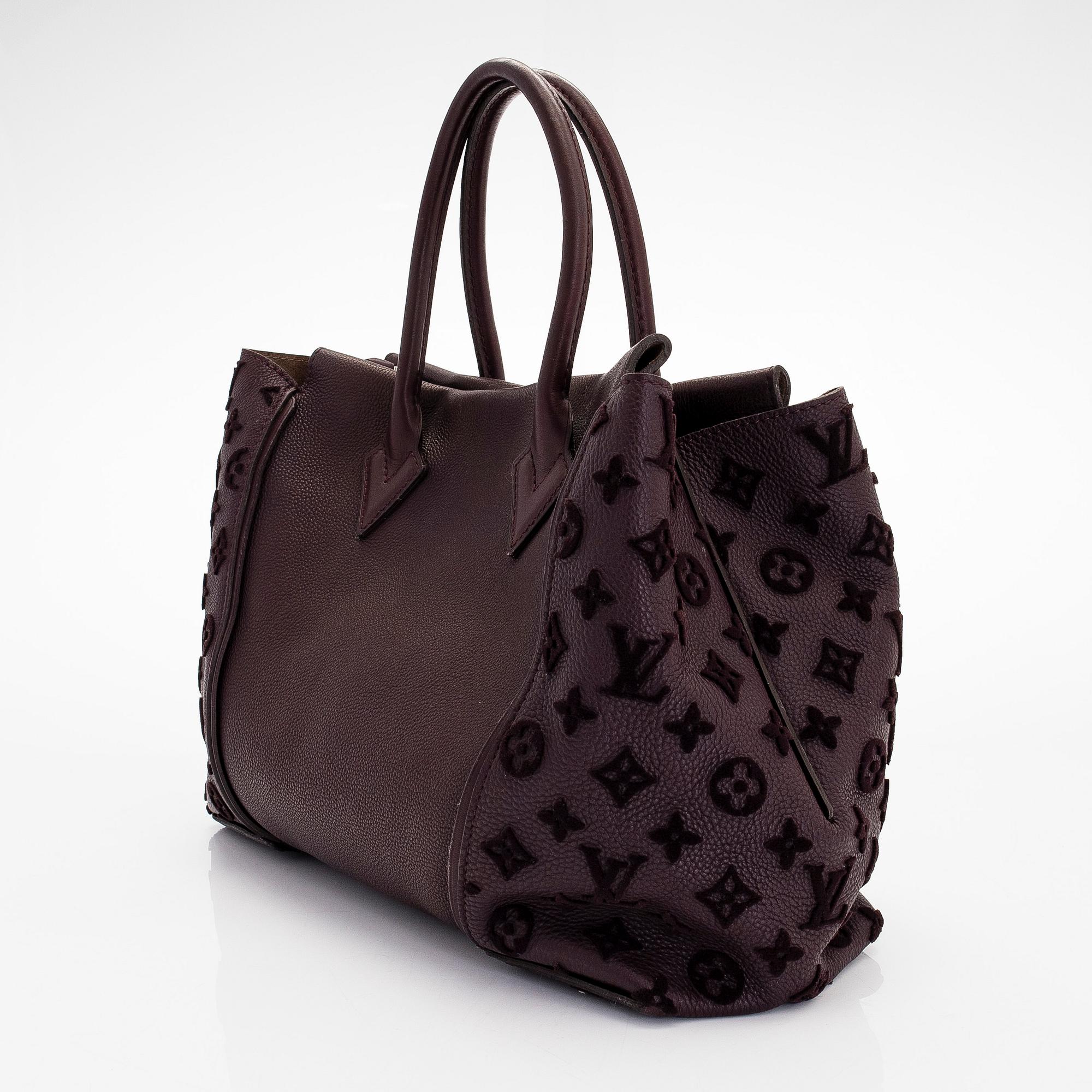 Louis Vuitton, a 'Veau Cachemire W Tote PM' bag.
