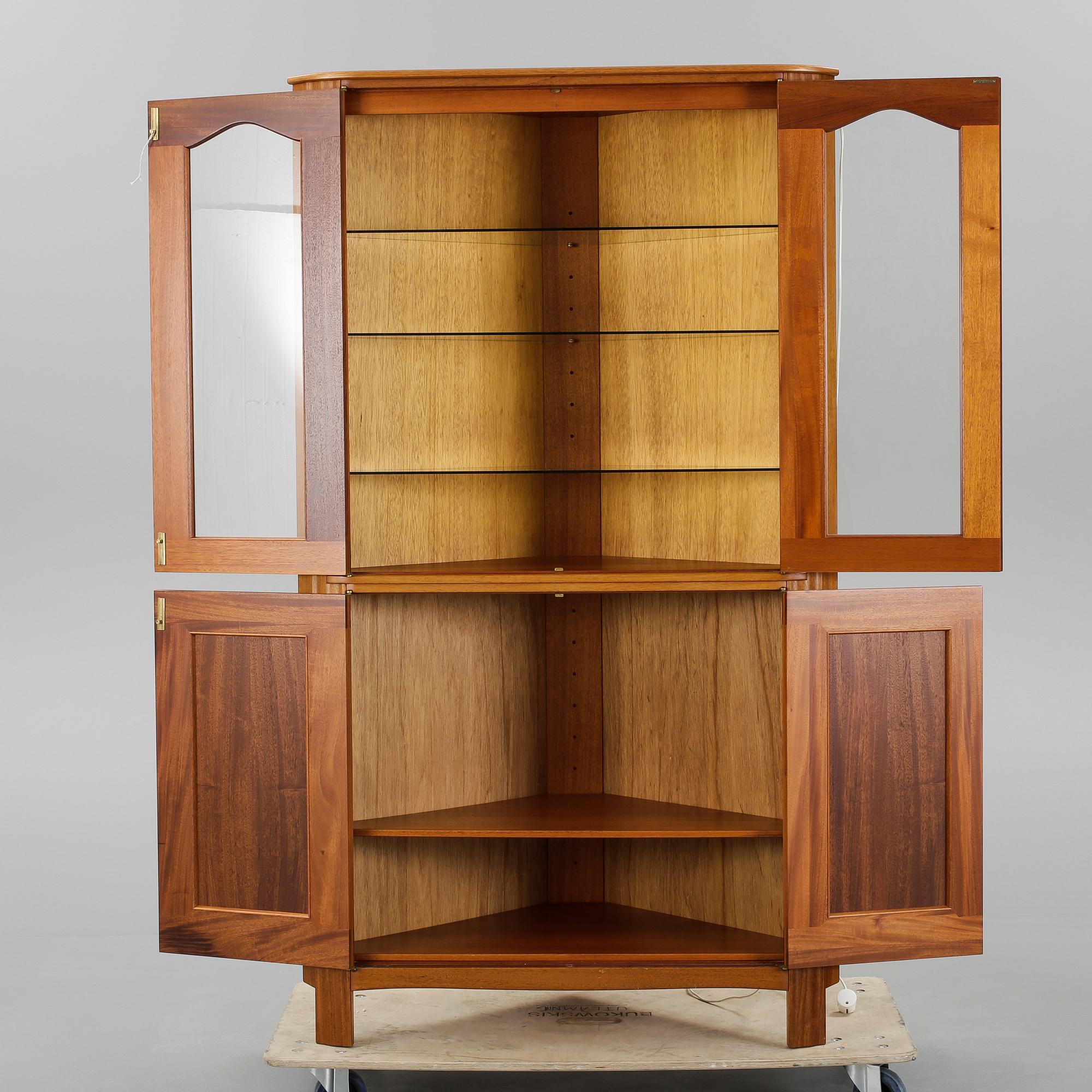 HÖRNSKÅP, Carl Malmsten, "Capella", 1900-talets andra hälft.