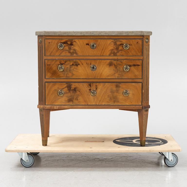 A late Gustavian style chest of drawers, early 20th Century.