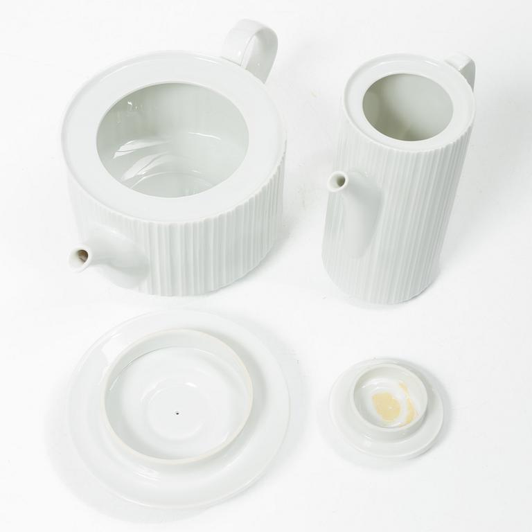 Tapio Wirkkala, A dinner service, 81 pieces, porcelain, “Variation”, Rosenthal Studio-line, designed in 1962.