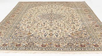 A carpet, semi-antique, Kashan, ca 398 x 281 cm.