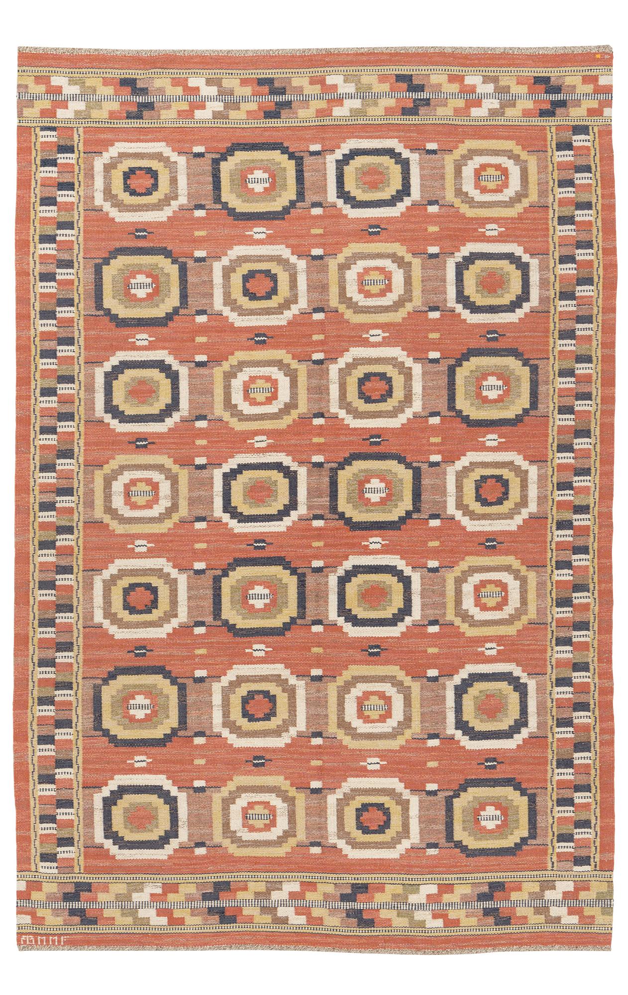 Märta Måås-Fjetterström, matta, "Röda Åttan", rölakan, ca 301 x 203,5 cm, signerad AB MMF.