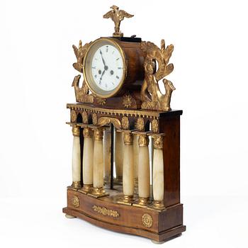 Bordspendyl, empire, 1800-talets första hälft.