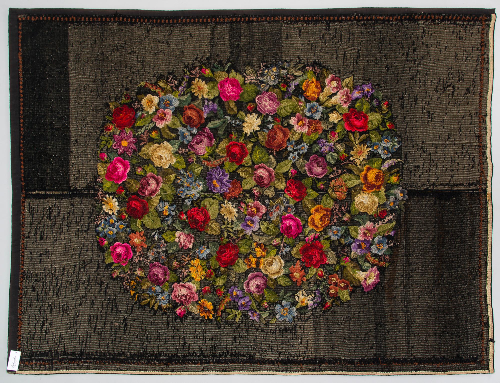 A wall textile from around 1900, size 199 x 259 cm.