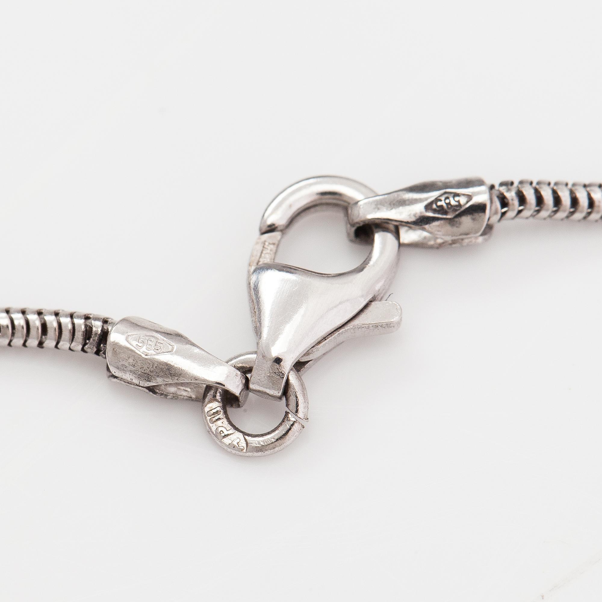A 14K white gold necklace with cultured pearlsand diamonds ca. 0.06 ct in total.