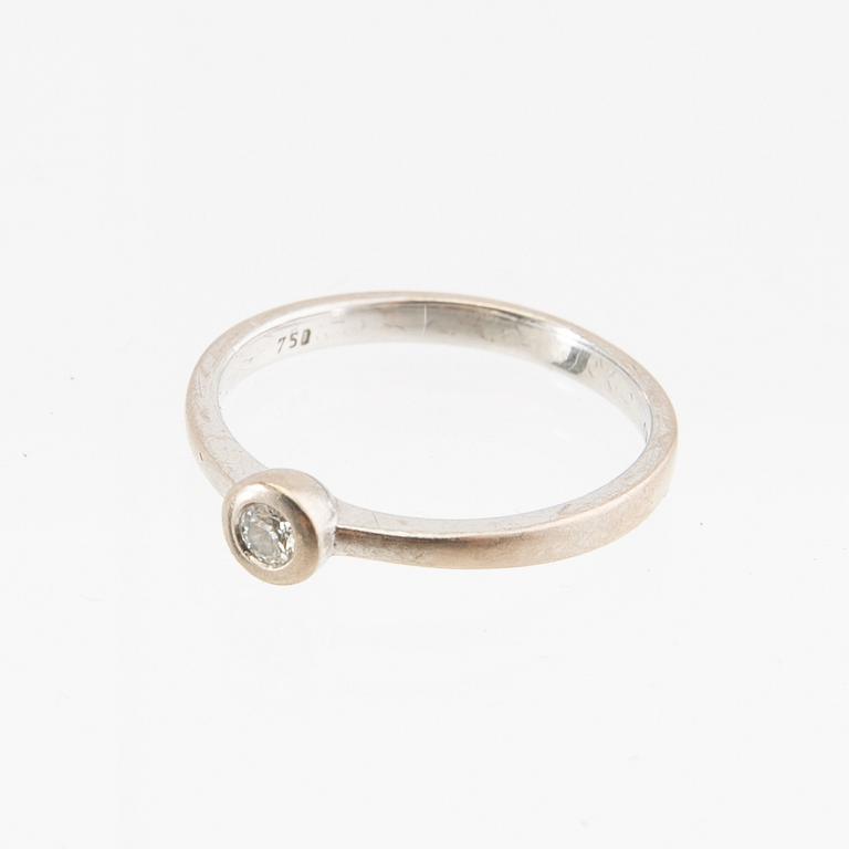 Ring, 18K white gold set with a round brilliant-cut diamond.