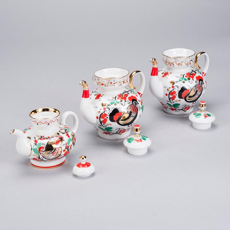 KANNOR, 3 st och KAFFEKOPPAR, 2 st, porslin, märkt Imperial Porcelain, St Petersburg, modern tillverkning.