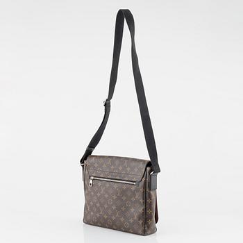 Louis Vuitton, a monogram canvas 'Beaubourg' cross body bag, 2016.
