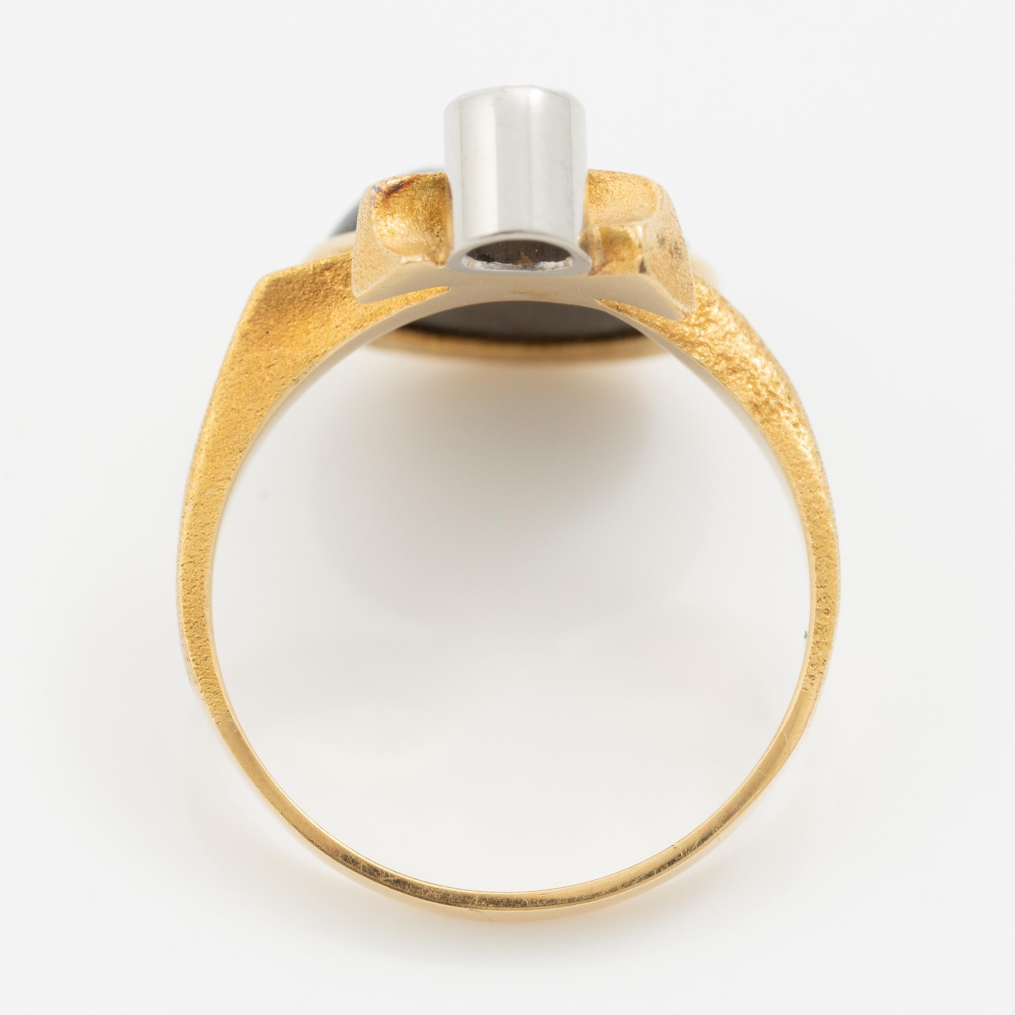 Lapponia, ring 18K gold with a blue stone likely of feldspar and a round brilliant-cut diamond, Finland 1978.