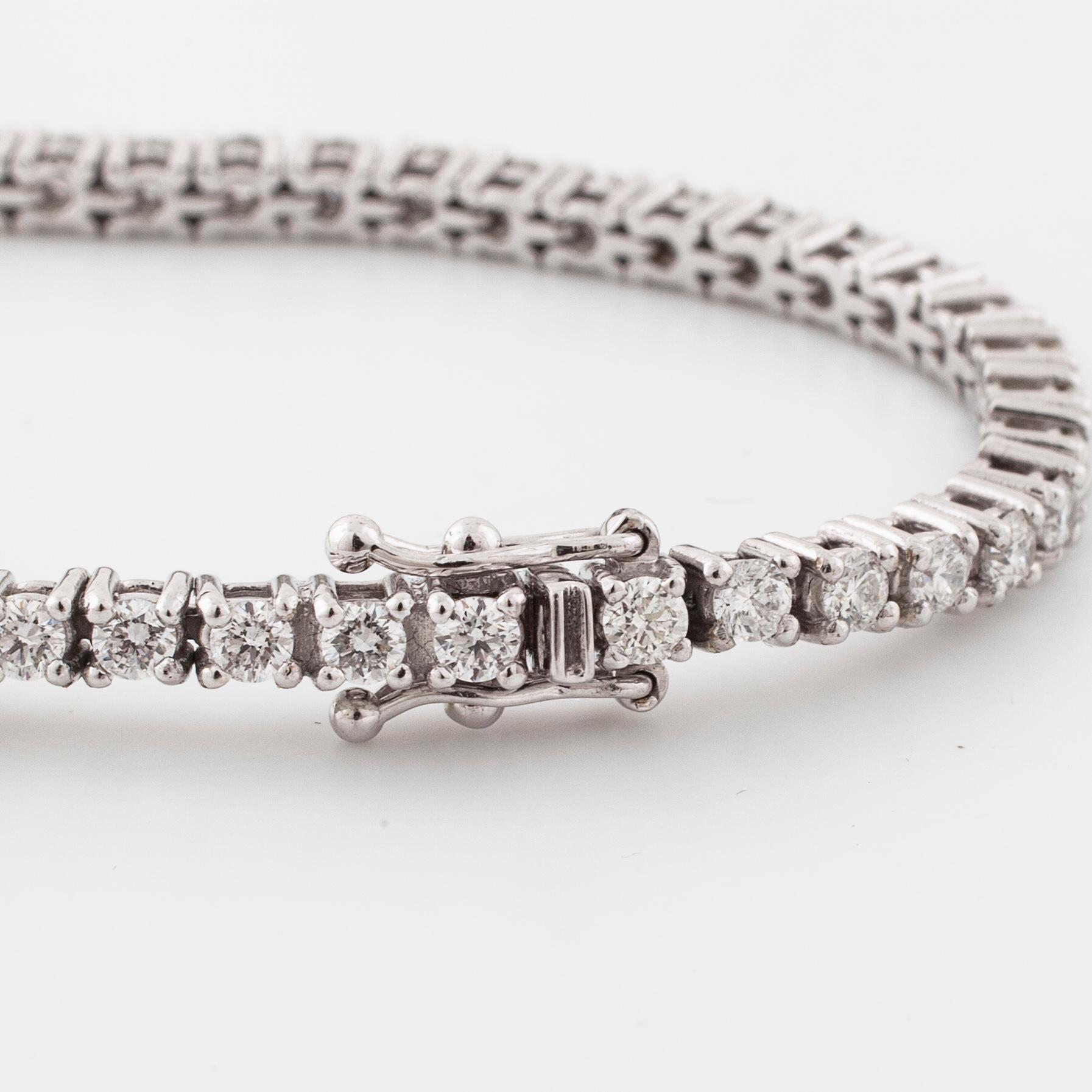 ARMBAND, med briljantslipade diamanter, totalt ca 2.75 ct.