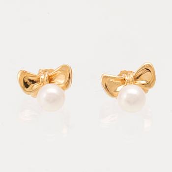 A pair of 18K gold with cultured pearls.