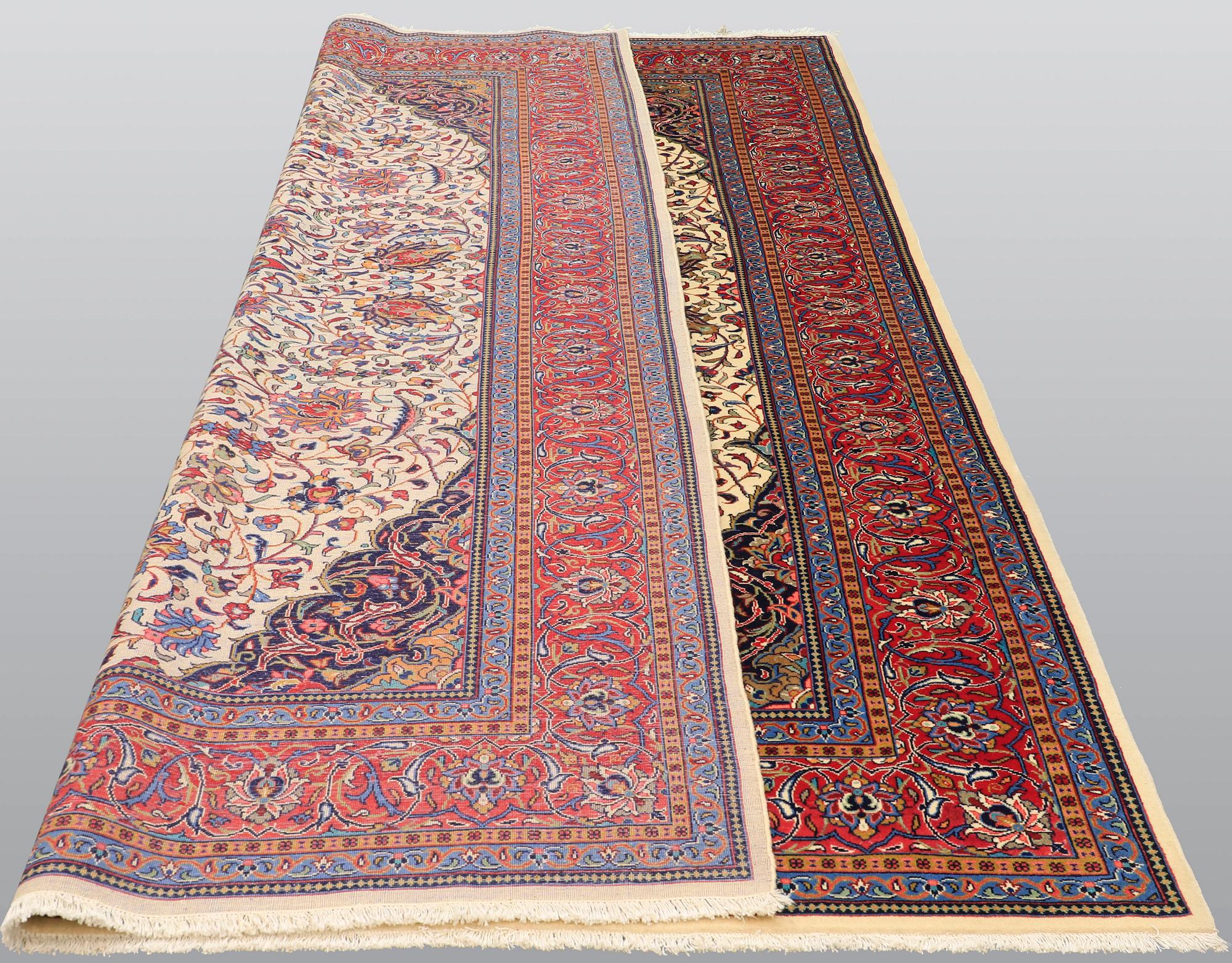 A carpet, Sarouk, ca 351 x 241 cm.