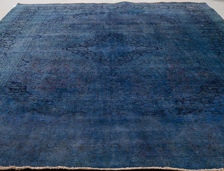 An oriental carpet, ca 408 x 299 cm.