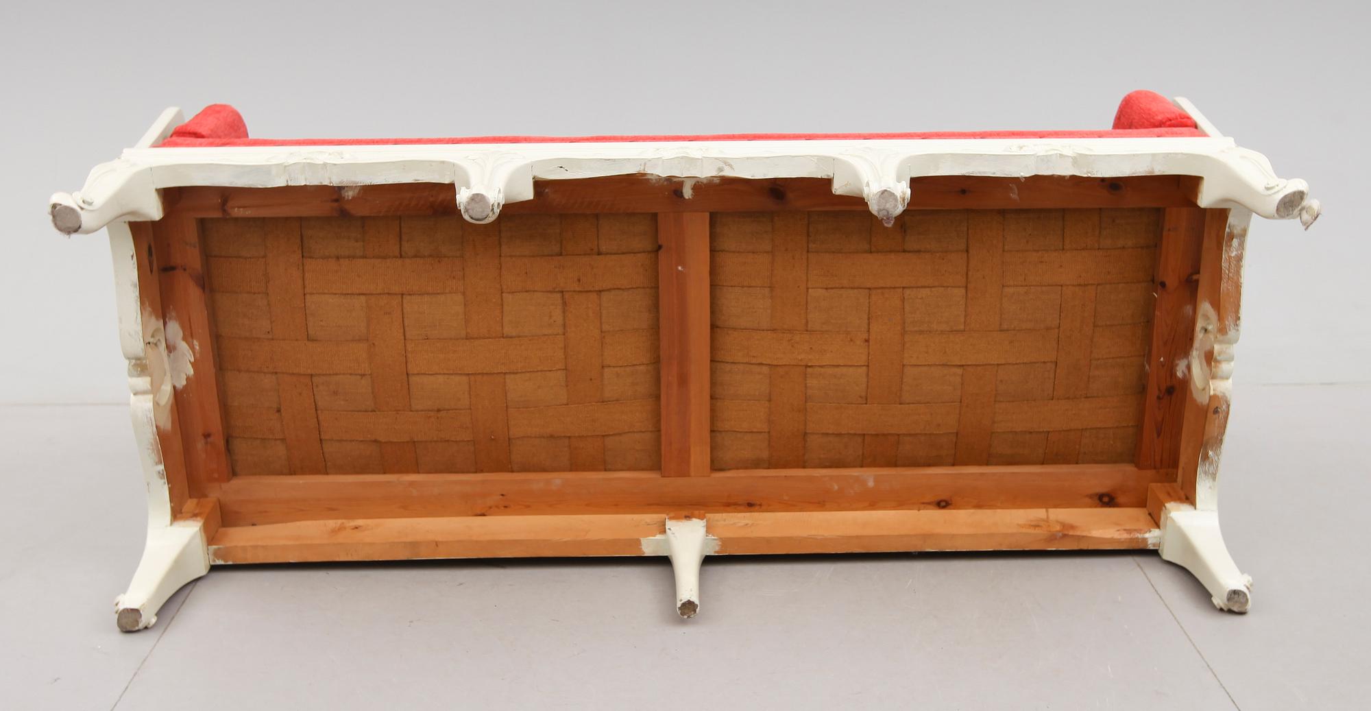 TRÅGSOFFA, rokokostil, 1900-talets första hälft.