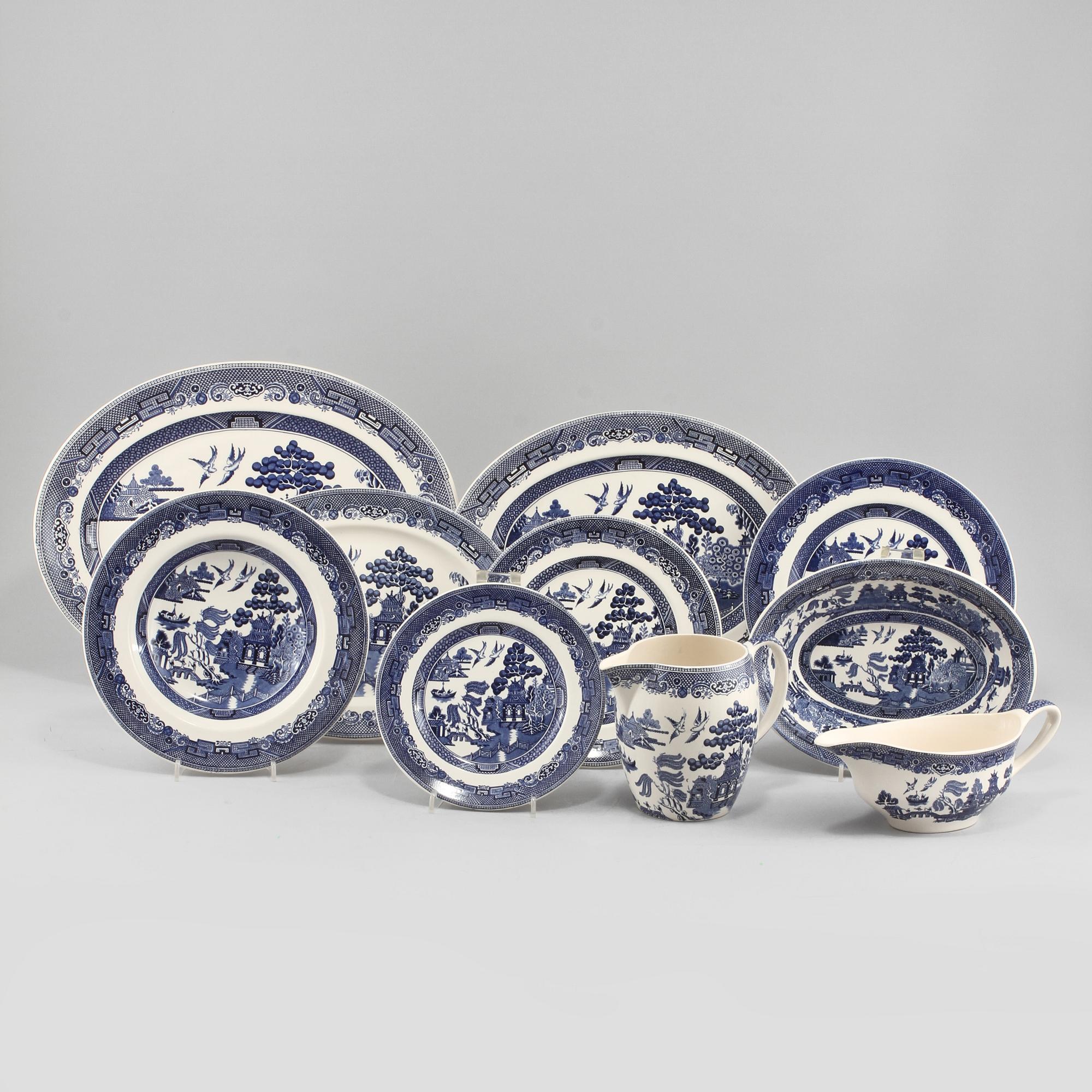 SERVISDELAR, 58 delar, flintgods, "Willow pattern", Johnson Brothers. 1900-talets andra hälft.