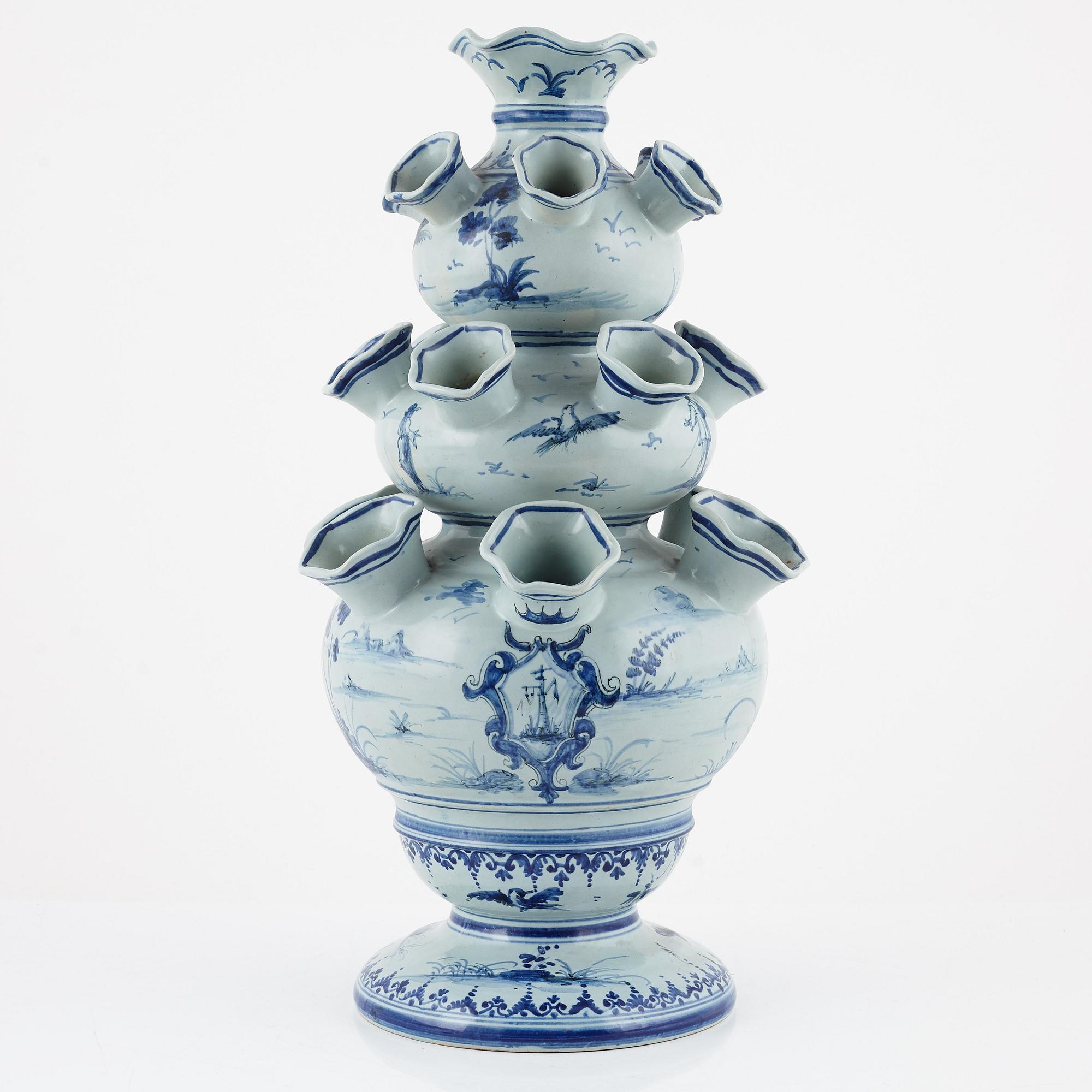 Tulpanvas, fajans, Italien, 1900-tal.