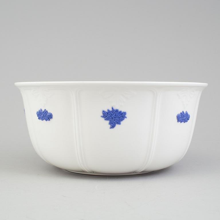 MAT- OCH KAFFESERVIS, 54 delar, benporslin, "Blå Blom", Old Gustavsberg, 1970/80-tal.