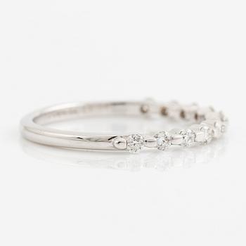 Ring 18K vitguld med runda briljantslipade diamanter, VANBRUUN.