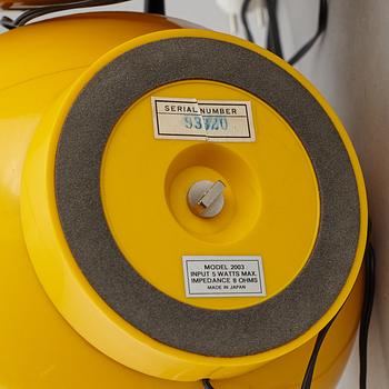 A 1970's Weltron Radio with speakers.