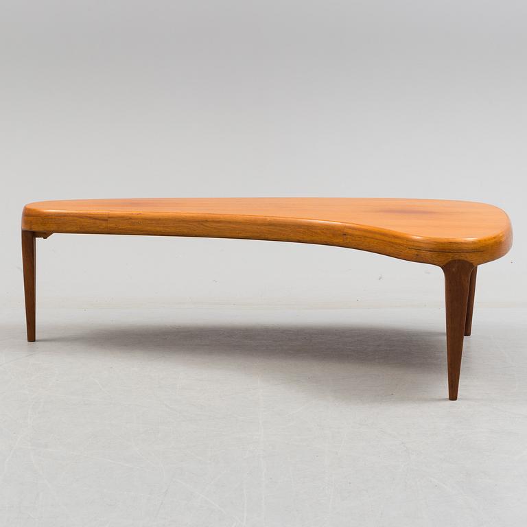 A coffee table by JOHANNES ANDERSEN, soffbord, "Capri", Trensum.