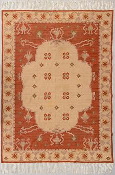 A 1920s Finnish flat weave carpet probably for Kotiteollisuus Oy Orkamo. Circa 350x225 cm.