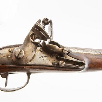 Flintlåspistoler, två stycken, arabisk märkning, 1700-/1800-tal.