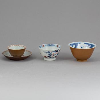 KOPPAR, 3 st olika. Porslin, Kina, 1700-tal.
