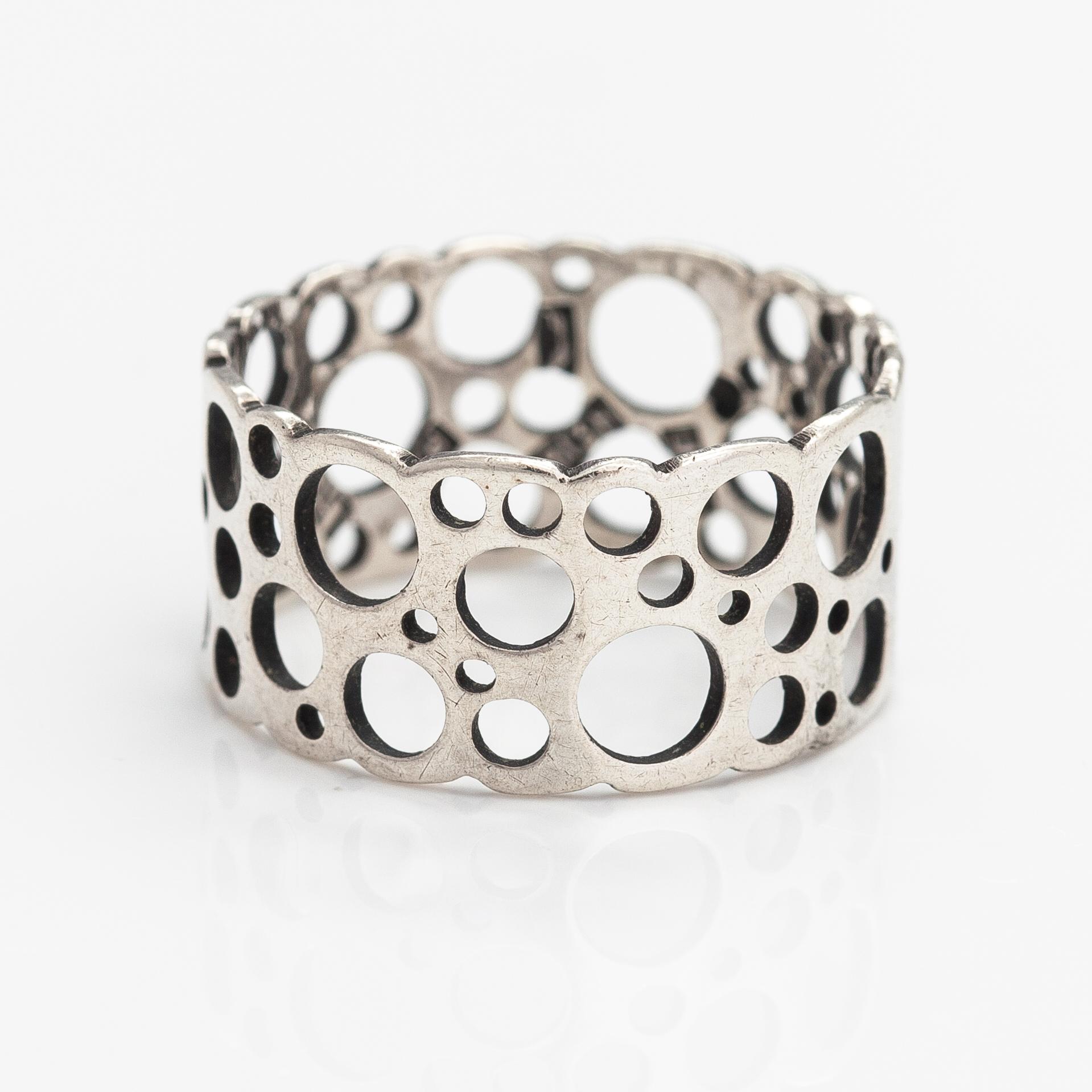 Liisa Vitali, A silver ring "Pitsi". Aatos Johannes Hauli, Helsinki 1968.