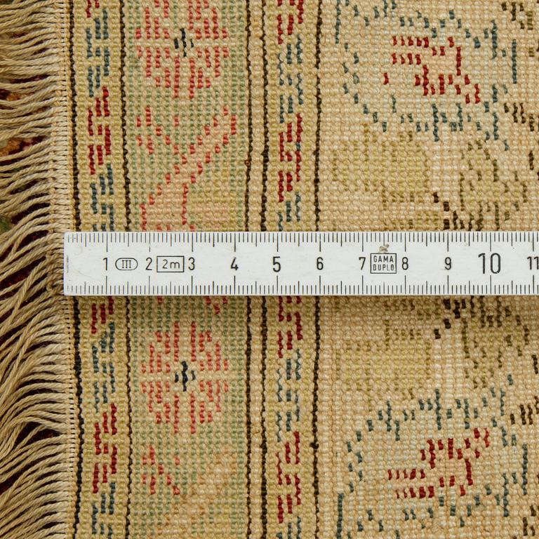 A rug, an antique Anatolia, probably Gördes (Ghiordes), a prayer rug, ca ca 188 x 124 cm.