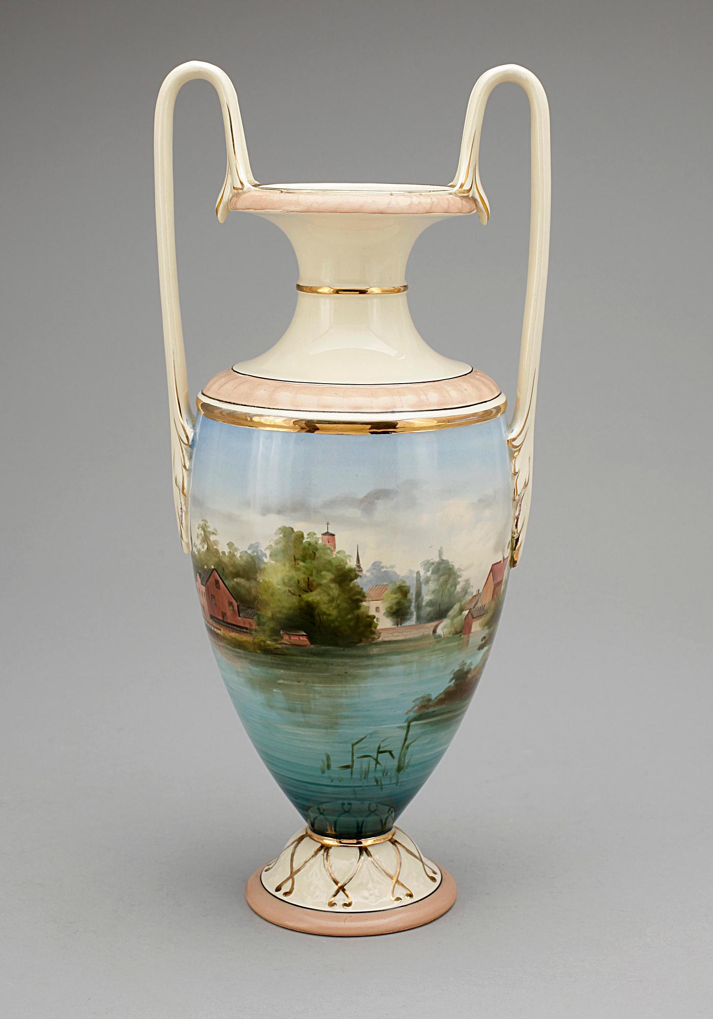 URNA, benporslin, Rörstrand, tidigt 1900-tal.