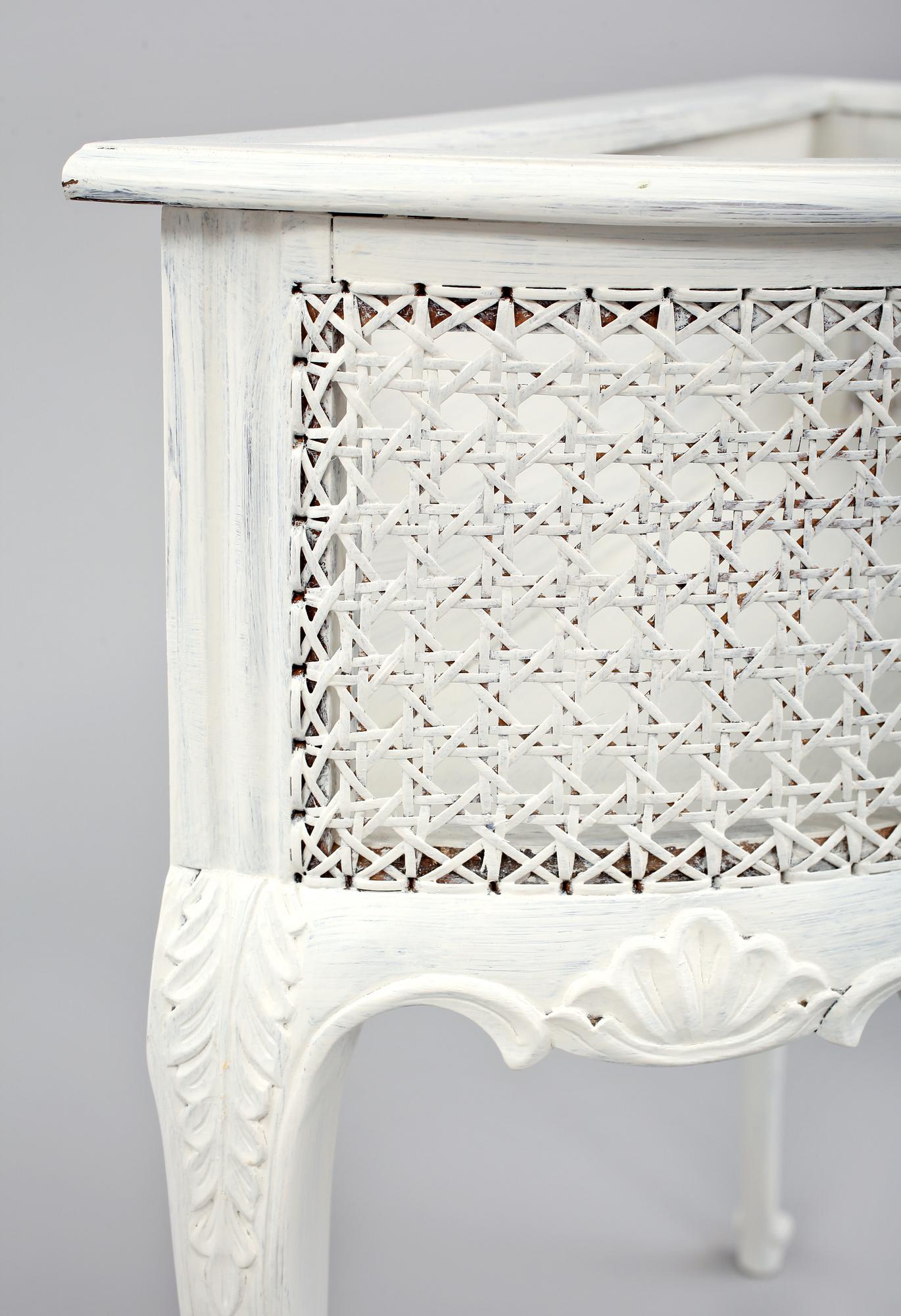 BLOMBORD, ett par, rokokostil, 1900-talets andra hälft.