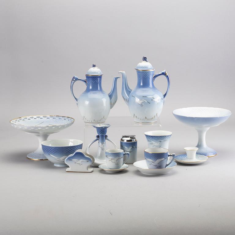 A Måsen coffee and tea service ca 145 pcs Bing & gröndahl Denmark 19th/20th century.