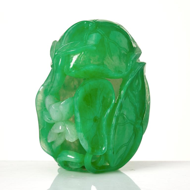 Skulptur, färgad jade. Kina, 1900-tal.