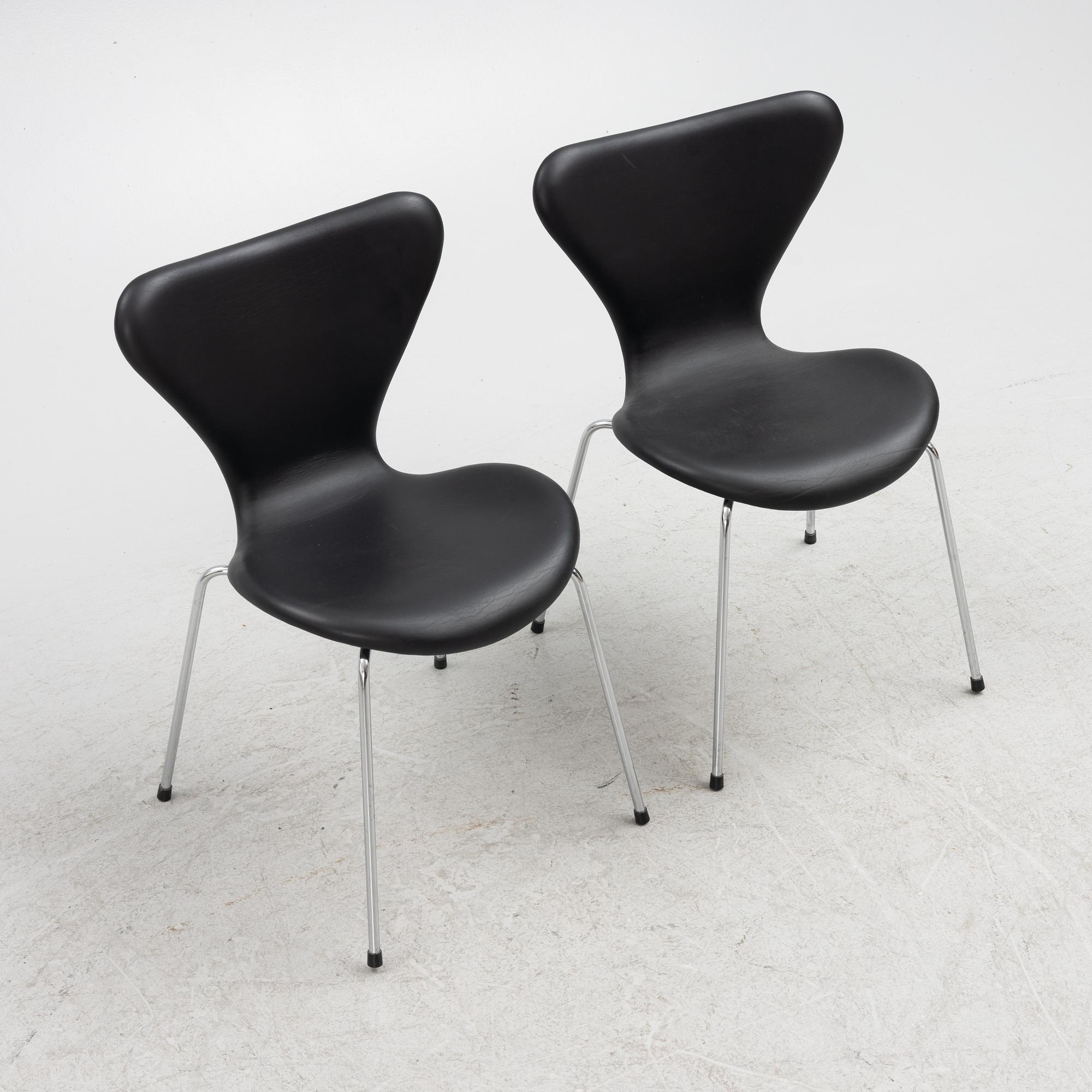 Arne Jacobsen, six "Seven" chairs, Fritz Hansen, Denmark.