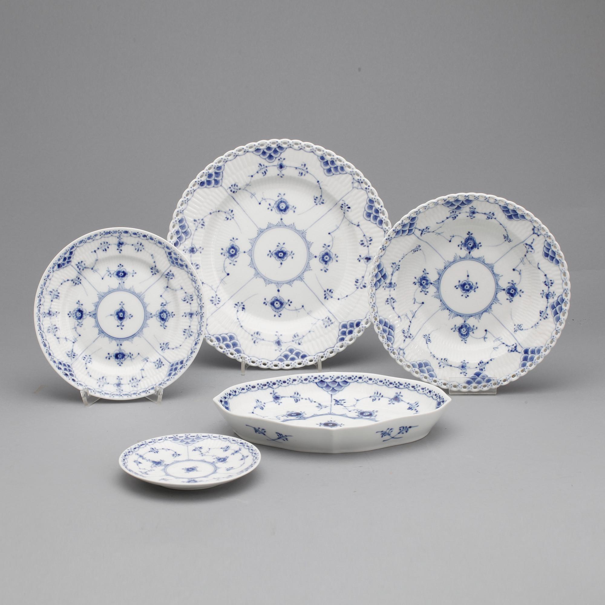 SERVIS, 30 ca delar, porslin, Musselmalet, Royal Copenhagen.